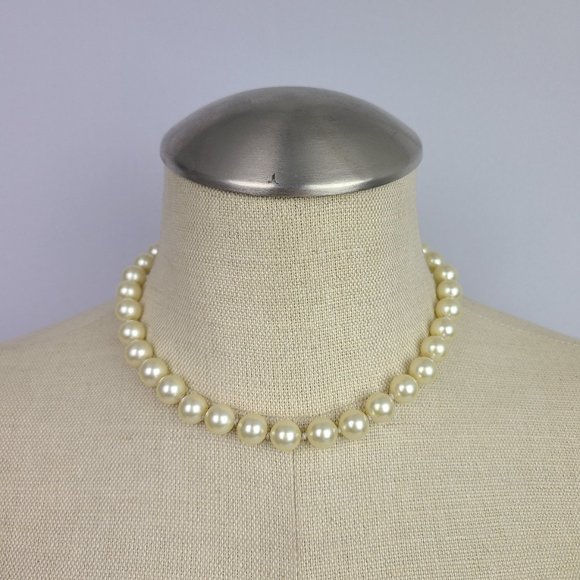 Vintage Jewelry - Vintage Cream Large Faux Pearl Collar Necklace